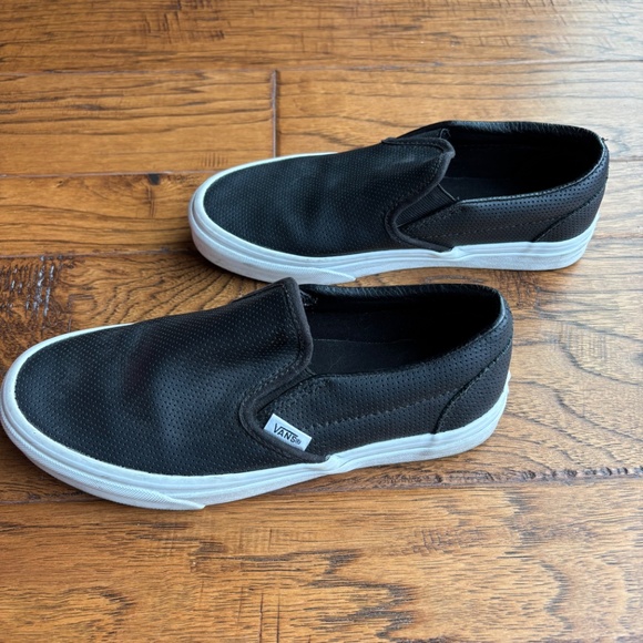 Classic Slip-On Perforated Leather Shoe Black Size 7 - Picture 5 of 7